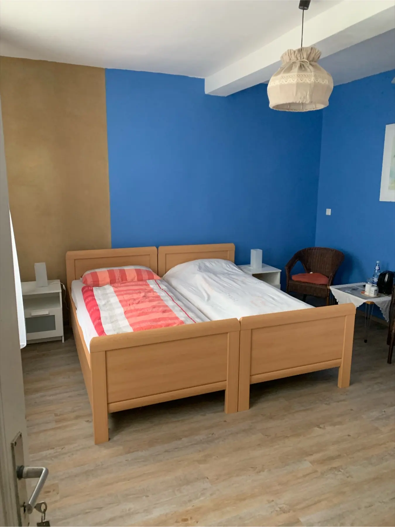 Zweibettzimmer mit Blick vom Eingang