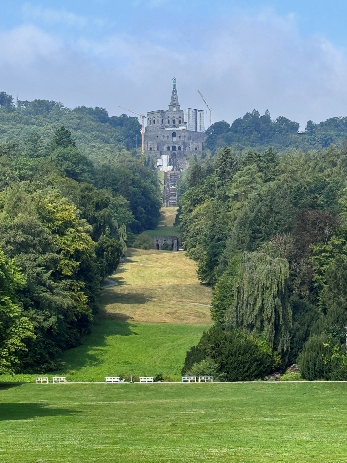 Blick zum Herkules im Bergpark Wilhelmshöhe in Kassel